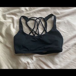 black lululemon sports bra